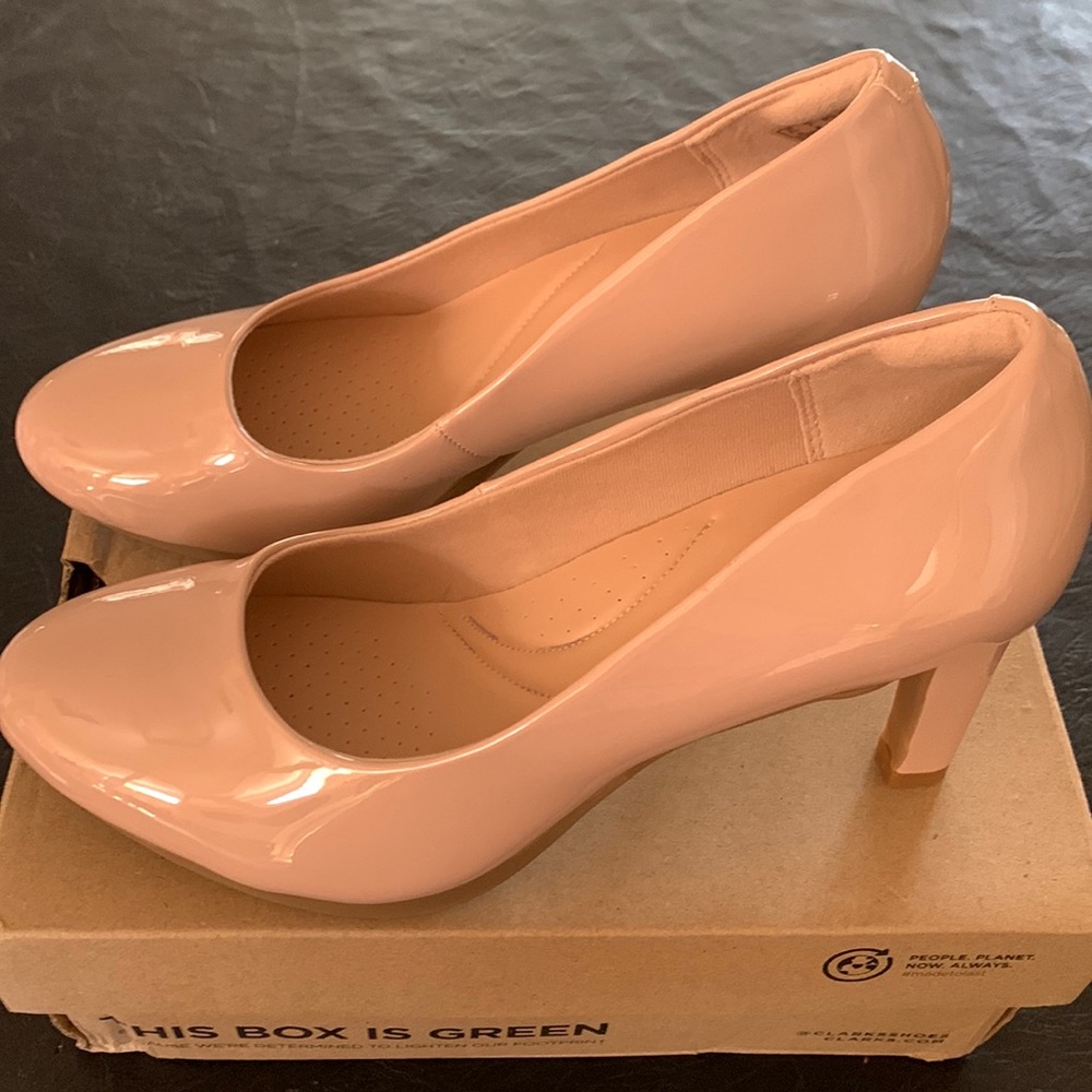 Clarks pumps